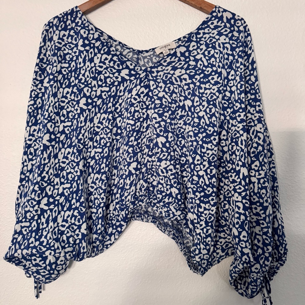 Umgee blue leopard print dolman sleeve crop top size medium